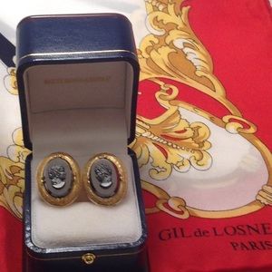 Antique gold tone cameo woman